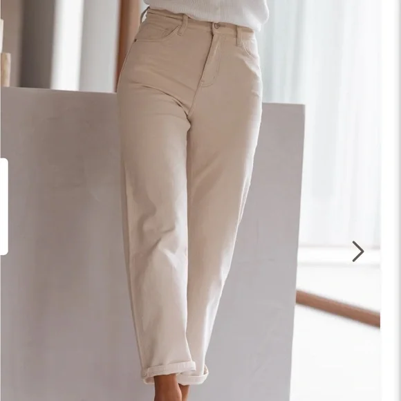 Easy Clothes Women's Cream Straight Leg Jeans - Picture 4 of 9